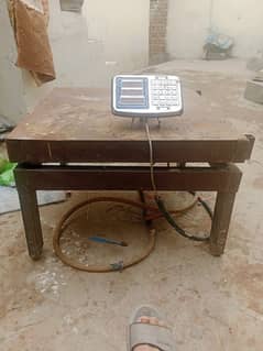 Electronic weight scale (700-800 kg)