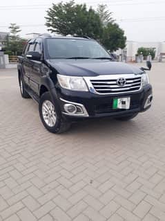 Toyota Hilux  December 2014 Register 2015 first oner