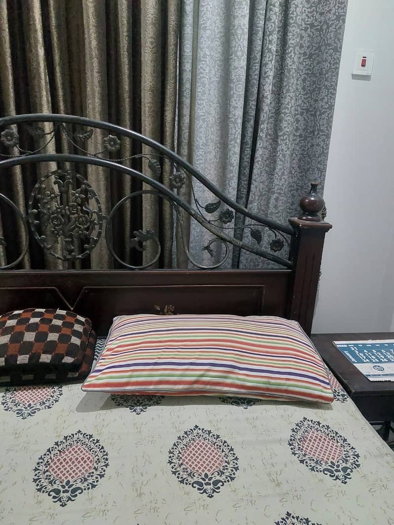 Bed with spring matress and side tables 3