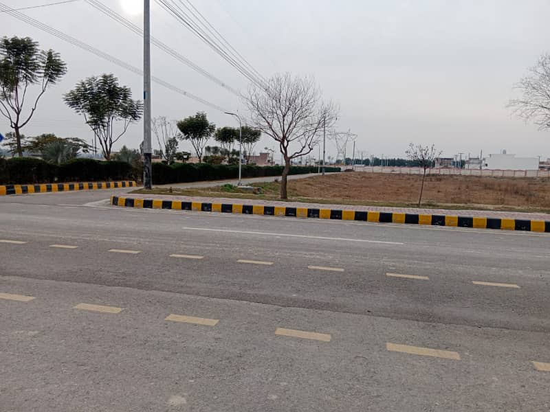 10 Marla Plot Available On Beautifull Location 19