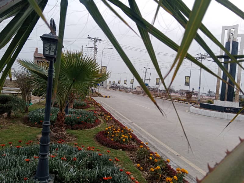 10 Marla Plot Available On Beautifull Location 30