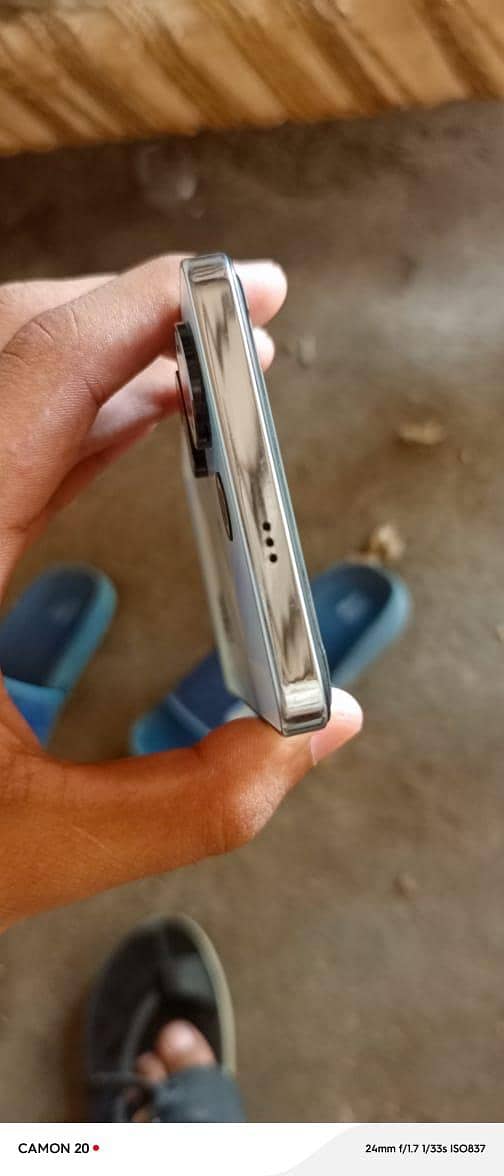 techno camon 20 with complete box 3