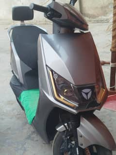 yadea T5 electric scooter 03134245301