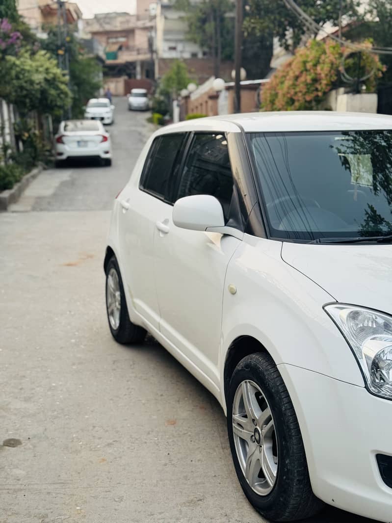2018 model swift dlx 1
