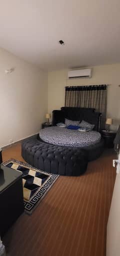 Round bed