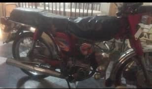 Yamaha 100 CC 2005 model Red colour