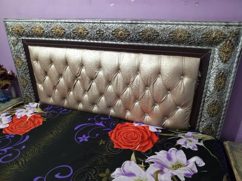 Bed with 2 side tables. Dressing table 1