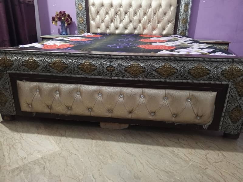 Bed with 2 side tables. Dressing table 2