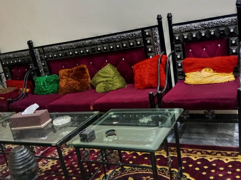 sofa set and bed without form for sale urgent with table 3