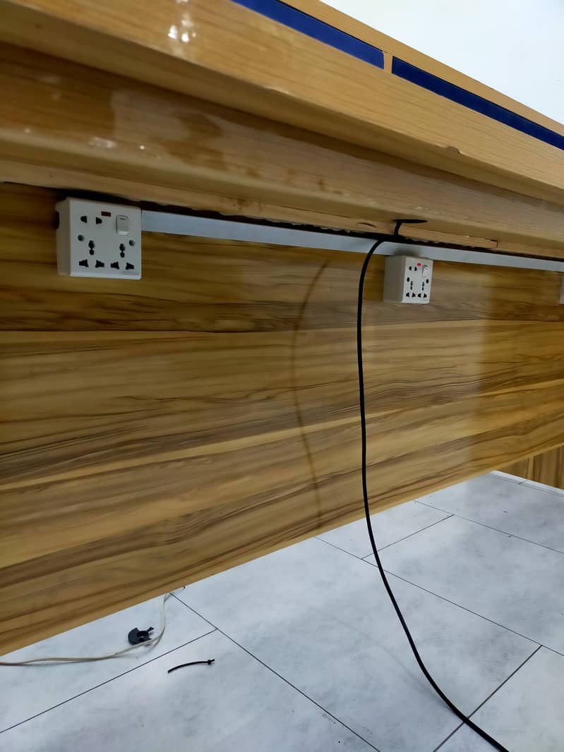 Call Center tables/ ICT lab 5