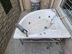Jacuuzi tub bath almost new for sale