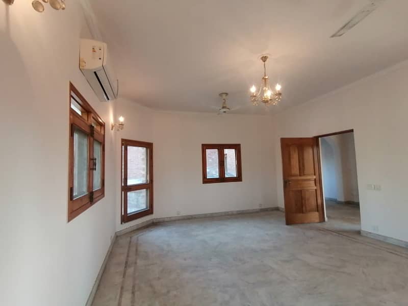 DHA 1 Kanal Ideal Upper Portion With Separate AC And Separate Gate For Rent In Phase 5 0