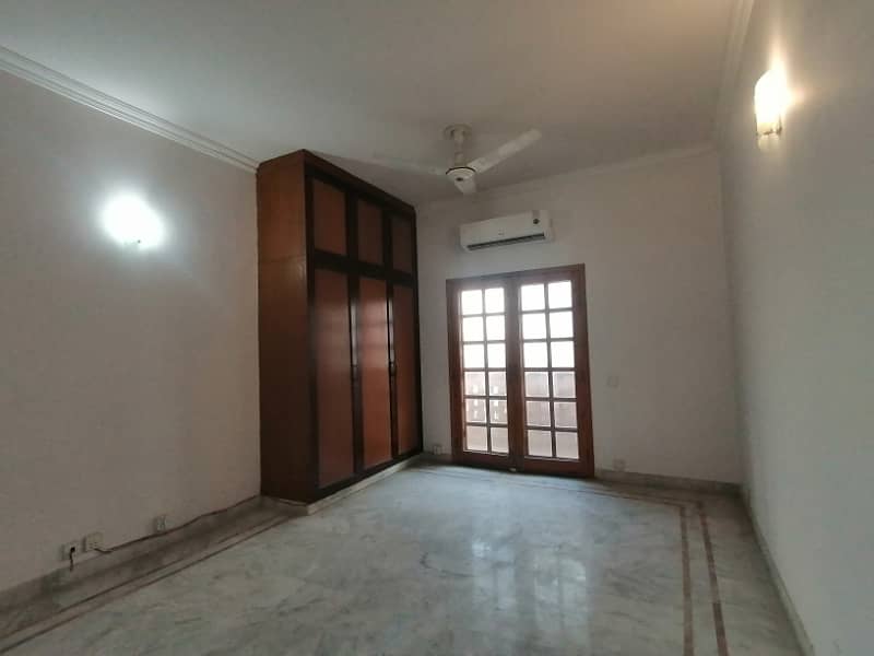 DHA 1 Kanal Ideal Upper Portion With Separate AC And Separate Gate For Rent In Phase 5 2