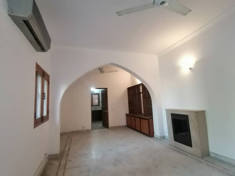DHA 1 Kanal Ideal Upper Portion With Separate AC And Separate Gate For Rent In Phase 5 3