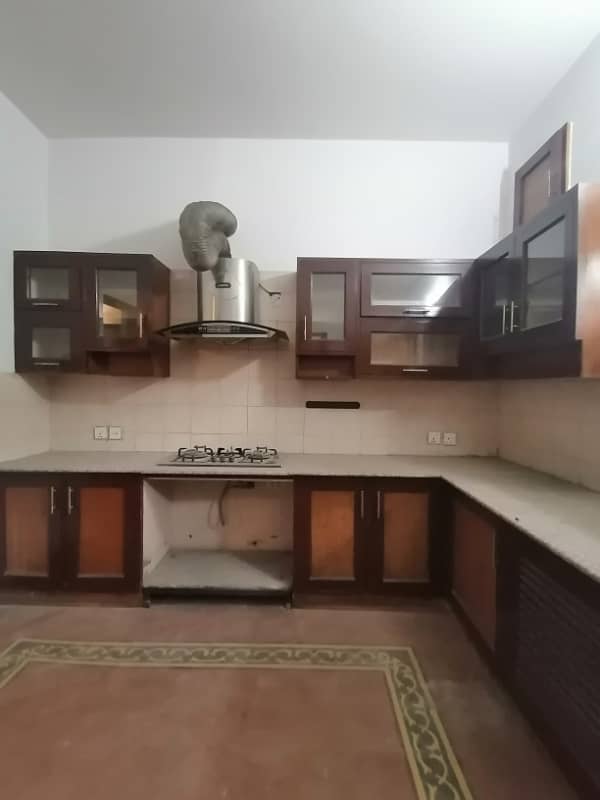 DHA 1 Kanal Ideal Upper Portion With Separate AC And Separate Gate For Rent In Phase 5 6