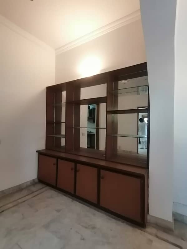 DHA 1 Kanal Ideal Upper Portion With Separate AC And Separate Gate For Rent In Phase 5 8