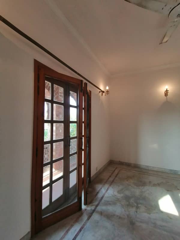 DHA 1 Kanal Ideal Upper Portion With Separate AC And Separate Gate For Rent In Phase 5 12