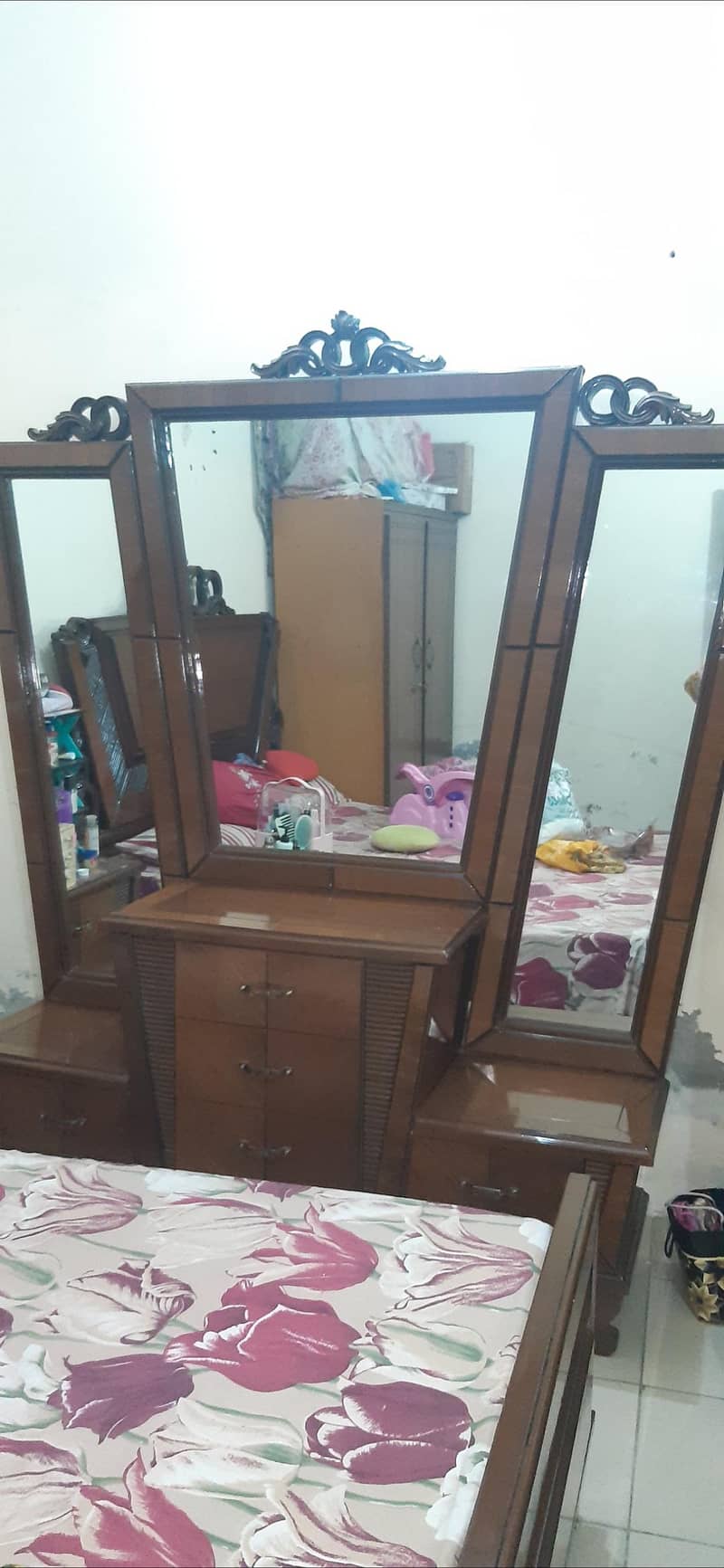pure wood king size bed+mattress+dressing table +2 side tables 2