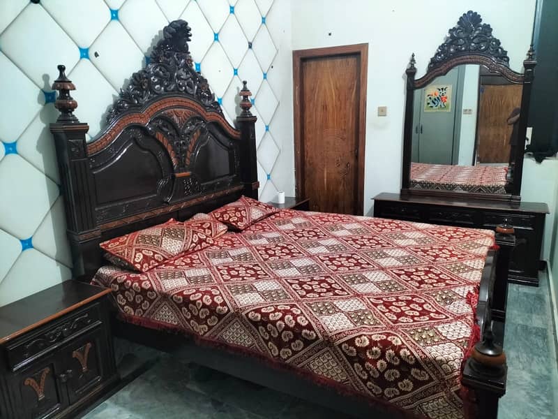 almost new Bed with side tables, bed foam, and dressing table 1