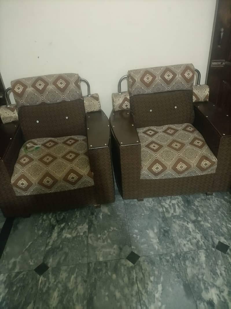 5 seater Sofa Set With Table. 1