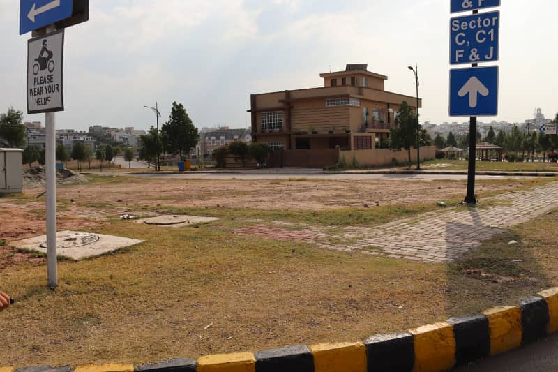 Spacious 1 Kanal Plot Back Open | Ready to Build in Bahria Enclave 4