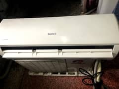 Gree 1.5 ton dc inverter 10/9 condition new copper pipe