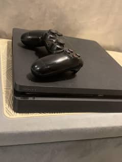 Ps4 slim with one comtroller
