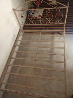 bed sell kar ka single bed Lana ha