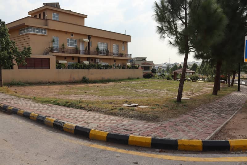 Spacious 1 Kanal Plot Back Open | Ready to Build in Bahria Enclave 4