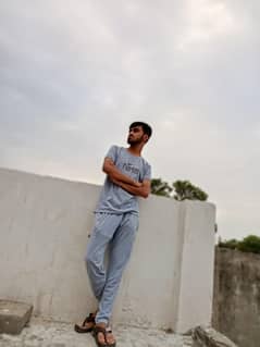 job ki load hey 5 year mey shahalm gir market mey sale man tha