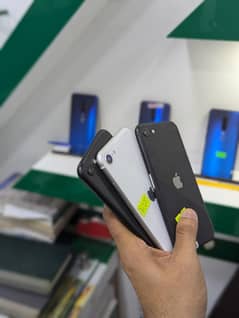 iPhone SE 2020 factory unlock Sim Working 4month