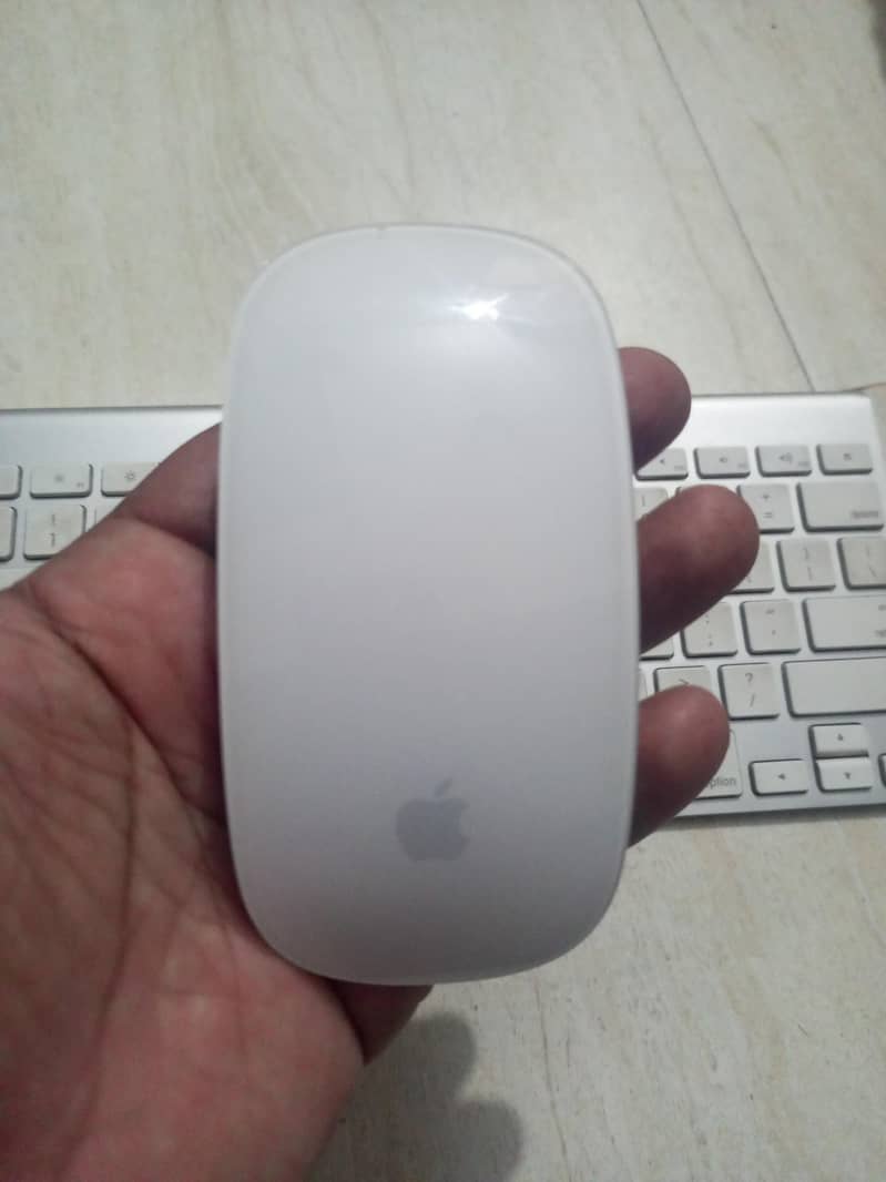 Apple wireless Keyboard and mouse 0
