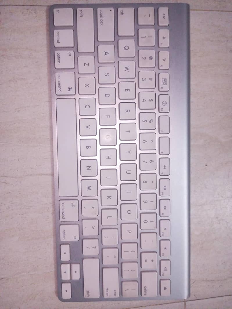 Apple wireless Keyboard and mouse 4