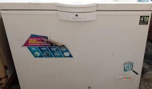 Dawlance deep freezer  Single hended use