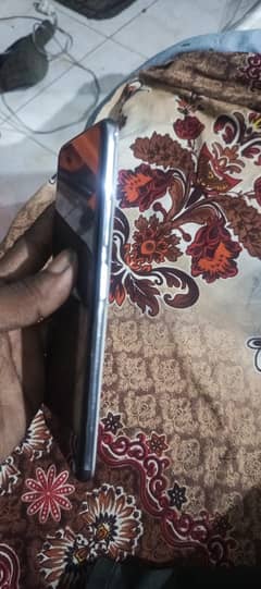 complete samaan original charger 33 wtt 4 128  wala