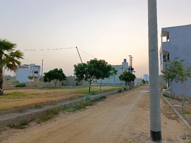 120 SQ YARD NEAR TO PARK PLOT FOR SALE IN PIR AHMED ZAMAN BLOCK 1 4