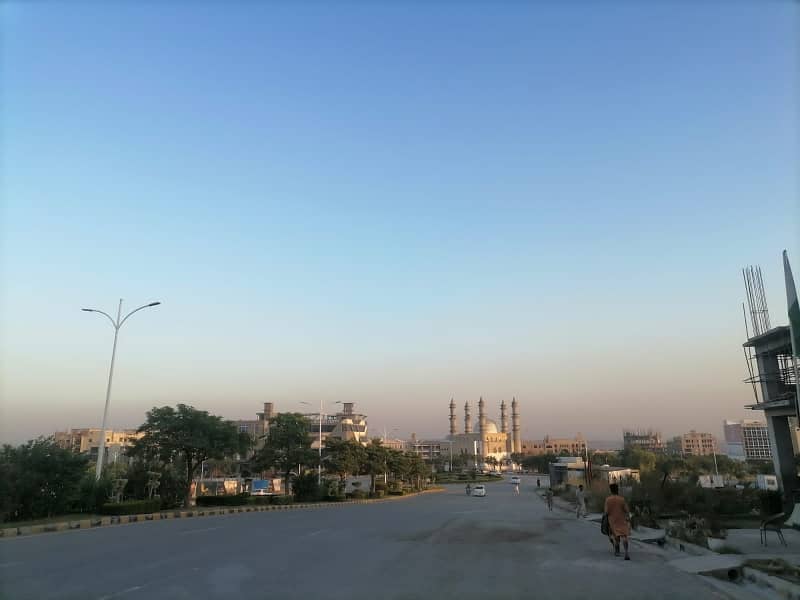 Avail Yourself A Great 1 Kanal Residential Plot In Gulberg Residencia - Block P 6