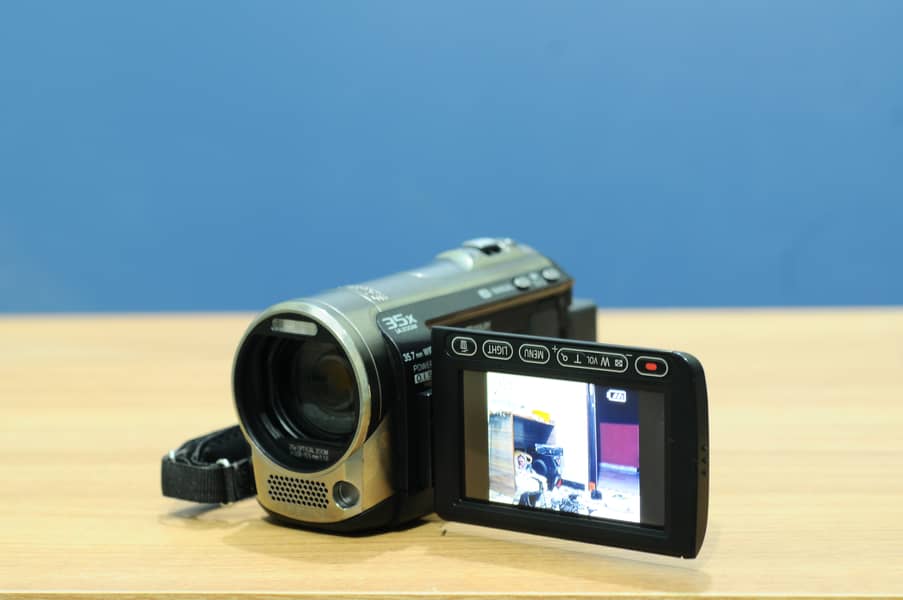 Panasonic HDC-TM70 Full HD Camcorder, 96GB Built-in Memory, Touch LCD 0