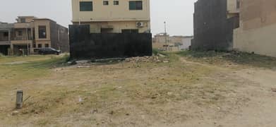 BEAUTIFUL 7 MARLA RESIDENTIAL PLOT AVAILABLE FOR SALE IN ALI BLOCK