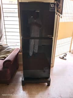3-4 month used fridge for sale while moving back abroad