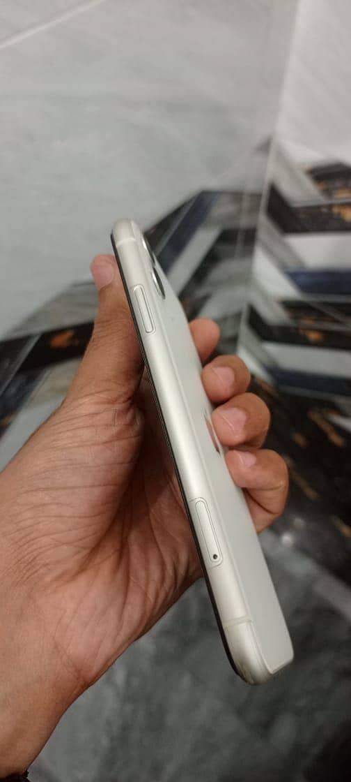 iPhone 11 5