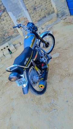 bike 10/09 condition main hai All panjab number Laga hua hai b