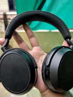 Sennheiser Momentum 4 mint condition