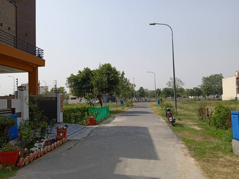 5 Marla Plot with 110+ SQft Excess DB Pole Clear (Dealers Dont Call Us) 1