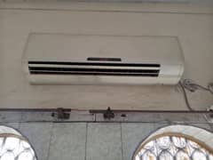 Dubai Brand and Import Akai Company AC 1.5 Ton in Running Condition