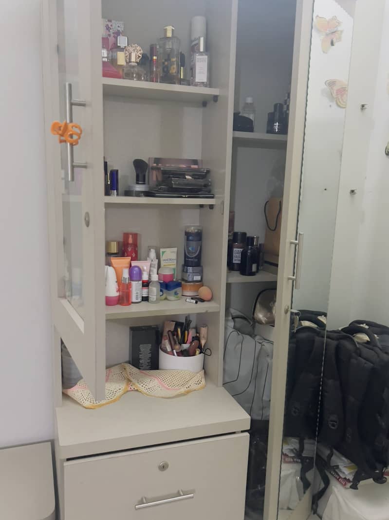 Bed with mattress, side tables and dressing table 7