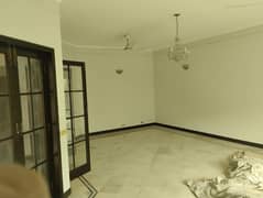 10 Marla house near emporium for rent