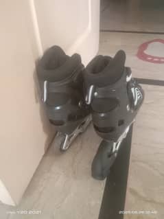 Skating shoes urgent sale 0312.1106036