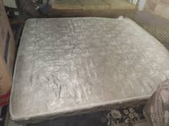 spring mattress in a gud condition