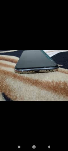 iPhone 11 pro white colour